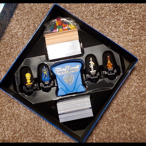 Warner bros trivia pursuit game - Picture 3 of 4